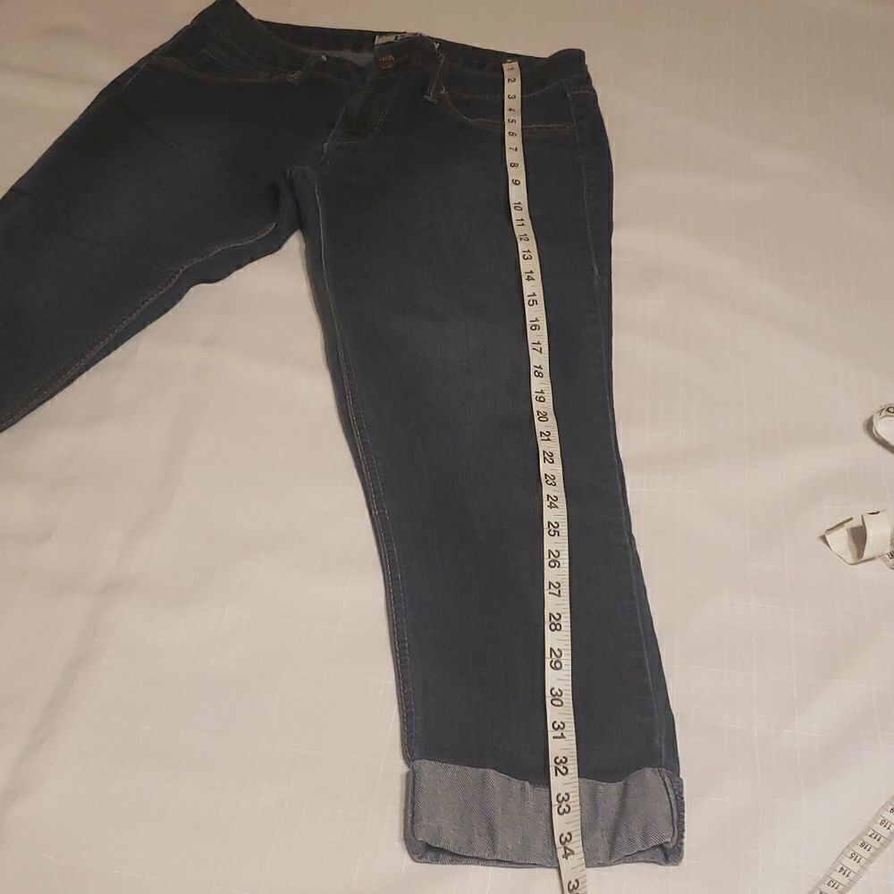 17/21 size 8 jeans. - Picture 3 of 8